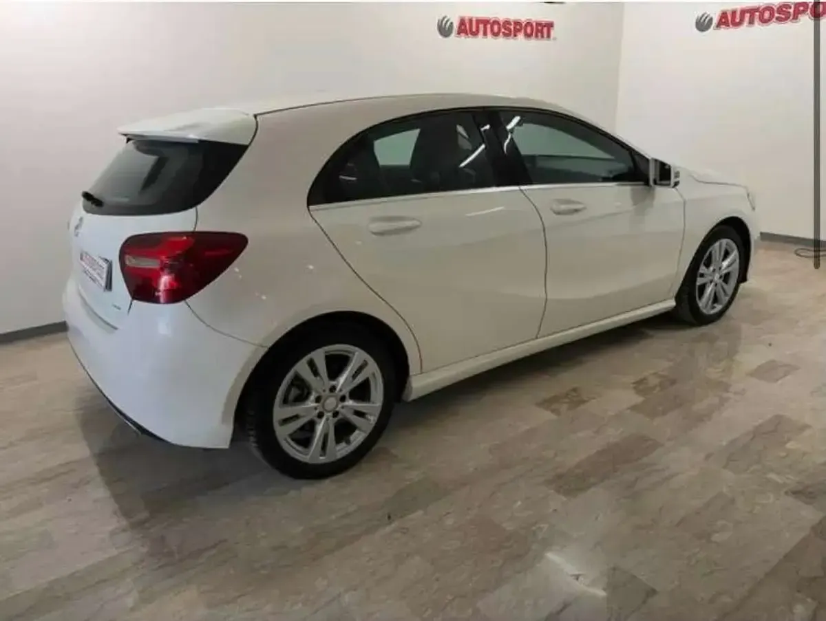 Usata Mercedes A180 109 CV (80 kW) 2016 Bianco Utilitaria