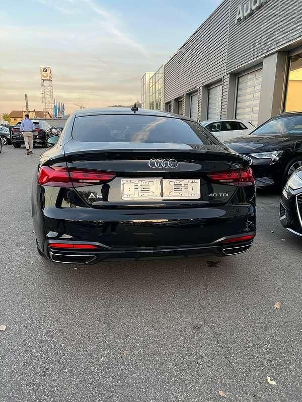 Nero Usata 2022 Audi A5 Sportback Ambiente Due volumi | 34.900 € (Buon prezzo) - Immagine 1/4
