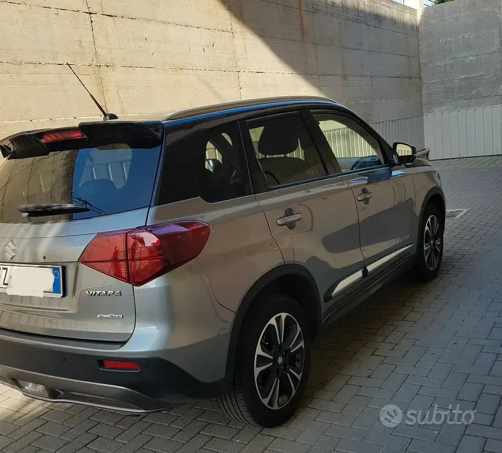 Usata Suzuki Vitara 140 CV (102 kW) 2019 Grigio SUV