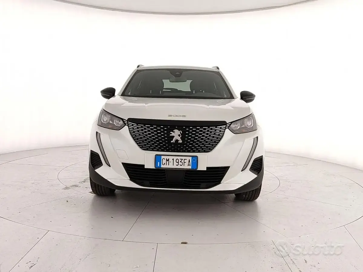 Usata Peugeot 2008 Allure 131 CV (96 kW) 2022 Bianco SUV
