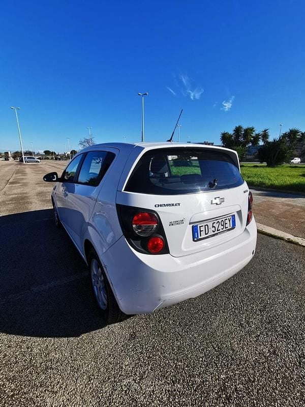 Usata Chevrolet Aveo LT 75 CV (55 kW) 2012 Bianco Berlina