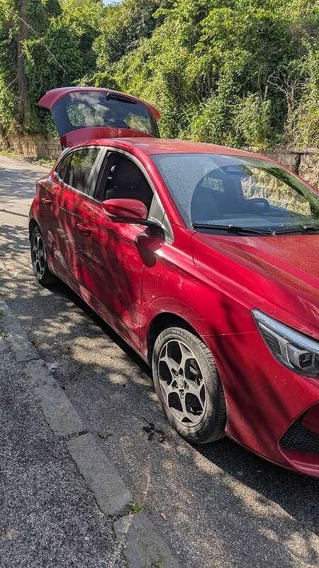 Usado MG MG3 Luxury 194 CV (142 kW) 2024 Rojo Utilitario