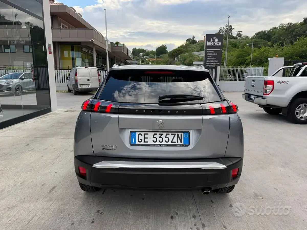 Usata Peugeot 2008 GT-line 110 CV (80 kW) 2021 Grigio SUV
