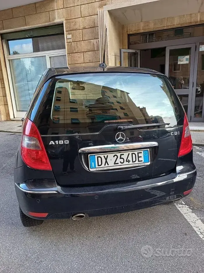 Usata Mercedes 190 109 CV (80 kW) 2009 Nero Berlina