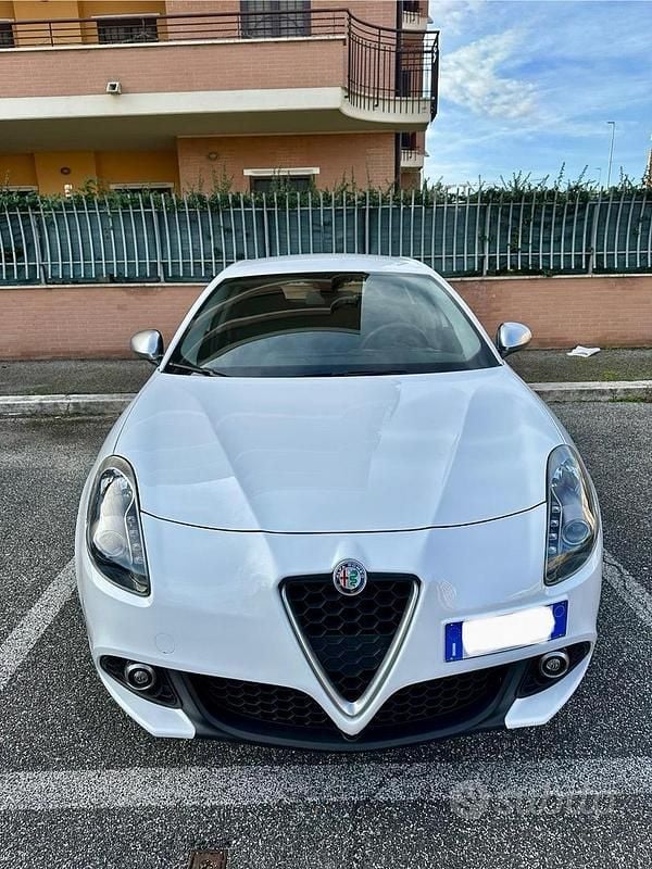 Bianco Usata 2018 Alfa Romeo Giulietta Super Tre volumi | 13.000 € (Super prezzo) - Immagine 1/4