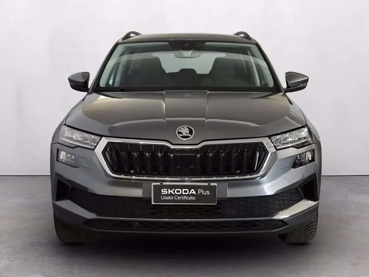 Usata Skoda Karoq Executive 150 CV (110 kW) 2025 Grigio graphite metallizzato SUV