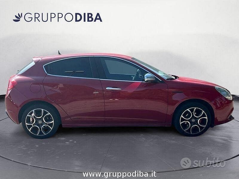Usata Alfa Romeo Giulietta Super 120 CV (88 kW) 2016 Rosso Utilitaria