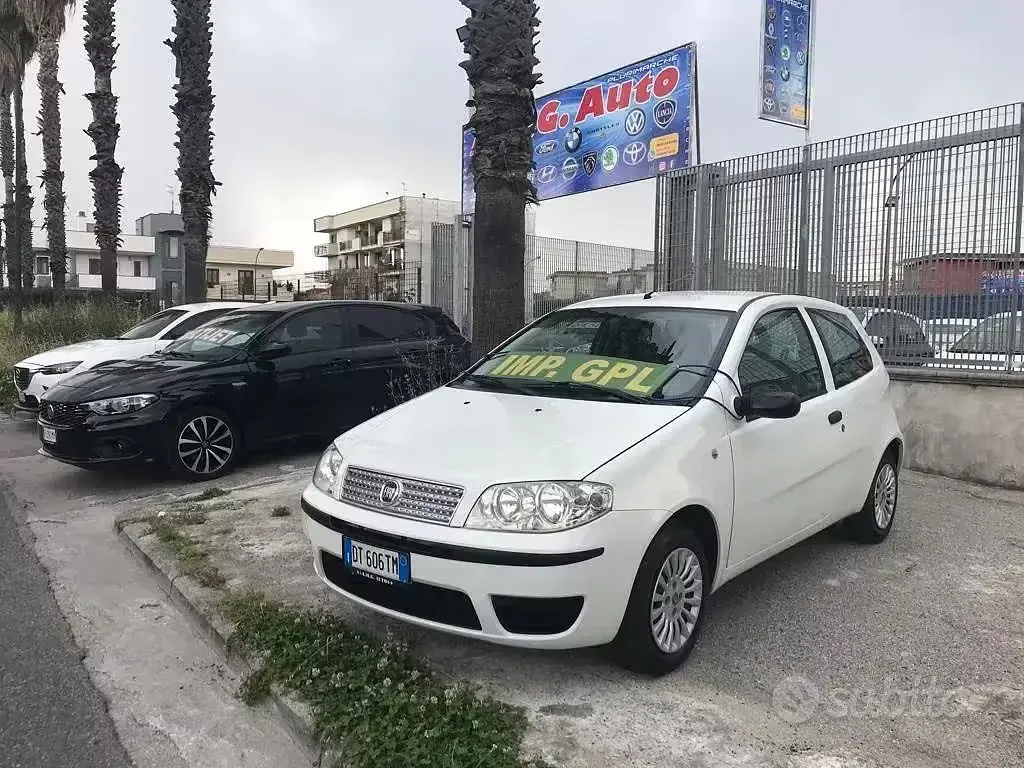 Usata Fiat Punto Classica 60 CV (44 kW) 2009 Bianco Utilitaria