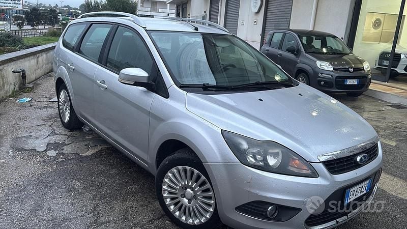 Usata Ford Focus 110 CV (80 kW) 2010 Marrone Station wagon
