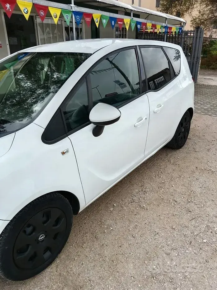 Usata Opel Meriva 120 CV (88 kW) 2013 Bianco Monovolume