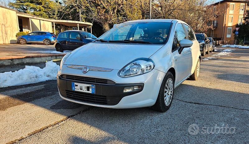Grigio Usata 2010 Fiat Punto Evo Due volumi | 3300 € (Buon prezzo) - Immagine 1/4