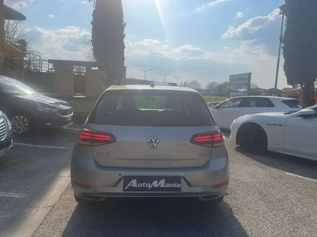 Usata VW Golf VII Highline 110 CV (80 kW) 2017 Argento Berlina