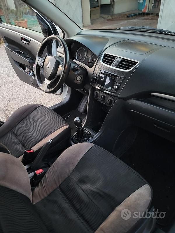Usata Suzuki Swift 93 CV (68 kW) 2012 Bianco Utilitaria