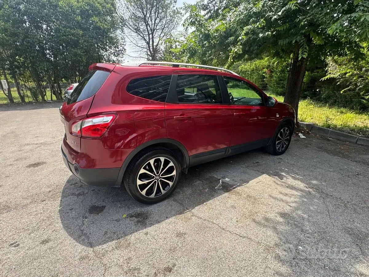 Usata Nissan Qashqai 150 CV (110 kW) 2012 Rosso SUV