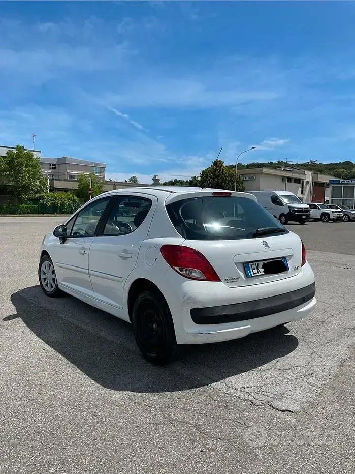 Usata Peugeot 207 68 CV (50 kW) 2011 Berlina