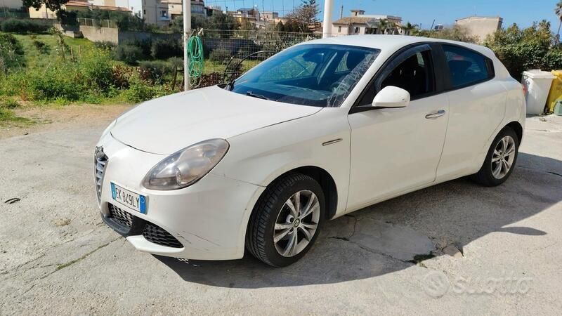 Usata Alfa Romeo Giulietta Progression 105 CV (77 kW) 2012 Bianco Utilitaria