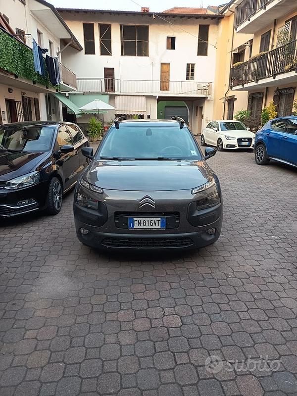 Usata Citroën C4 Cactus 92 CV (67 kW) 2018 Nero Utilitaria