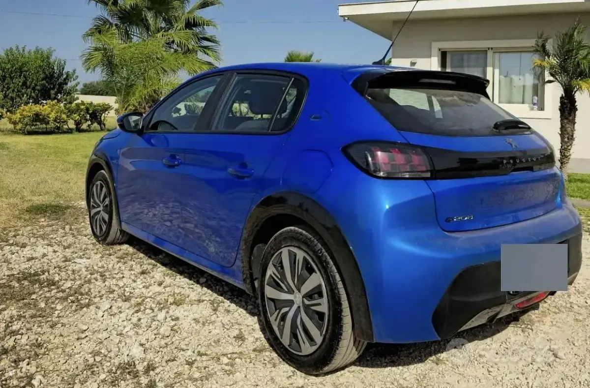 Usata Peugeot 208 56 kW (77 CV) 2021 Blu Utilitaria