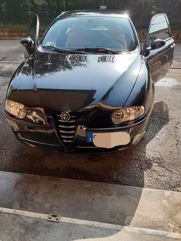 Usato 2003 Alfa Romeo 147 1.6 Benzin 105 CV (3.200 €)