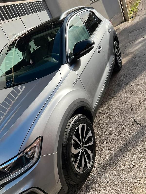 Usata VW T-Roc Style 115 CV (84 kW) 2023 Grigio SUV