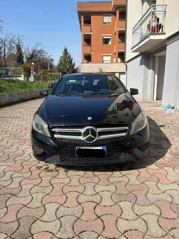 Usata Mercedes A180 109 CV (80 kW) 2014 Nero Berlina