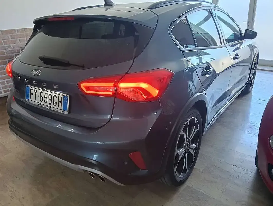 Usata Ford Focus Active 120 CV (88 kW) 2020 Blu/azzurro
