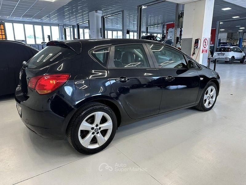 Usata Opel Astra Cosmo 116 CV (85 kW) 2011 Nero Berlina