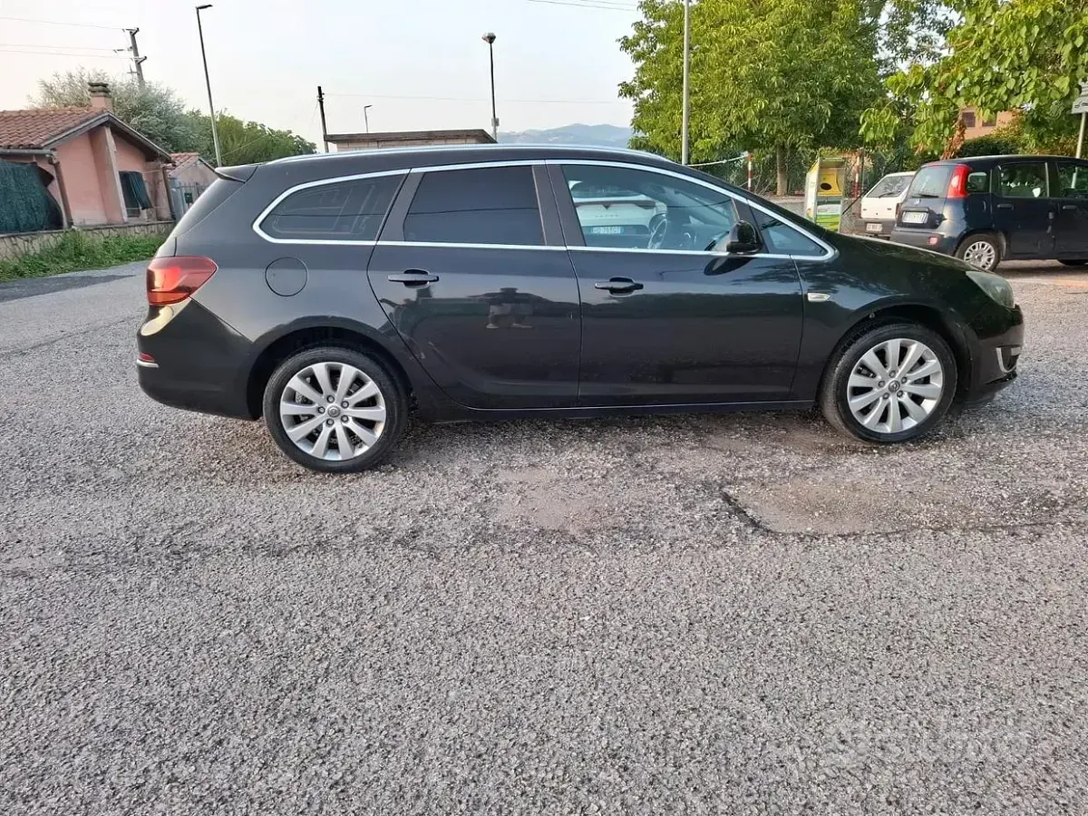 Usata Opel Astra 110 CV (80 kW) 2015 Nero Station wagon