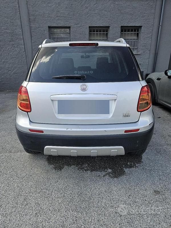 Usata Fiat Sedici 135 CV (99 kW) 2011 Grigio SUV