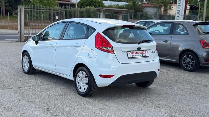 Usata Ford Fiesta 68 CV (50 kW) 2011 Bianco Utilitaria