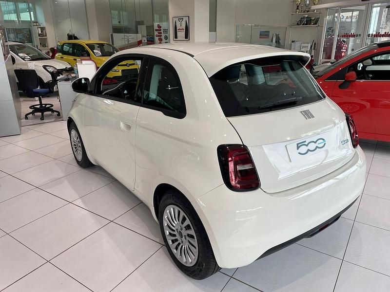 Usata Fiat 500e Action 42 kW (58 CV) 2024 Bianco Berlina