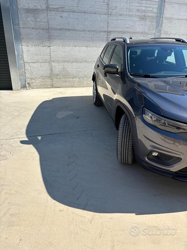 Usata Jeep Cherokee Longitude 194 CV (142 kW) 2019 Grigio SUV
