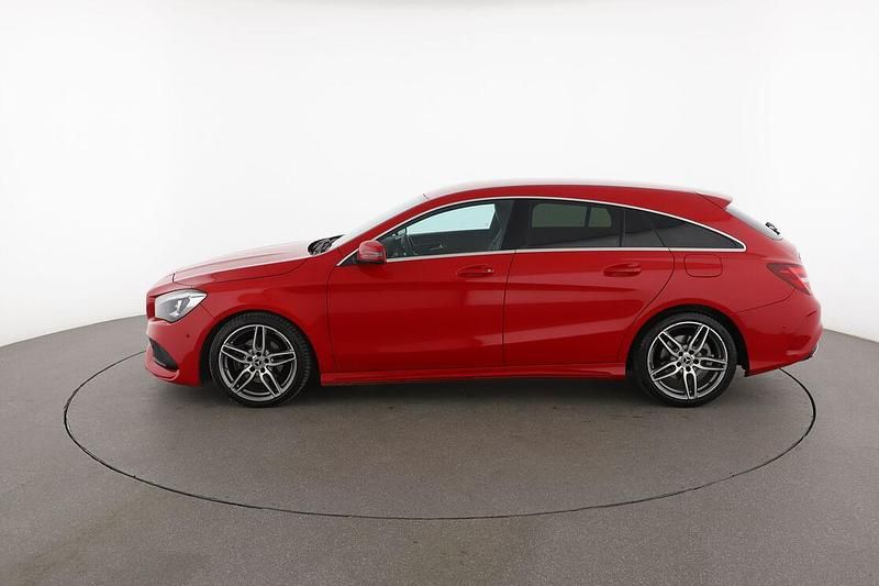 Begagnad Mercedes CLA200 Shooting Brake Premium 135 HK (99 kW) 2018 Röd Kombi