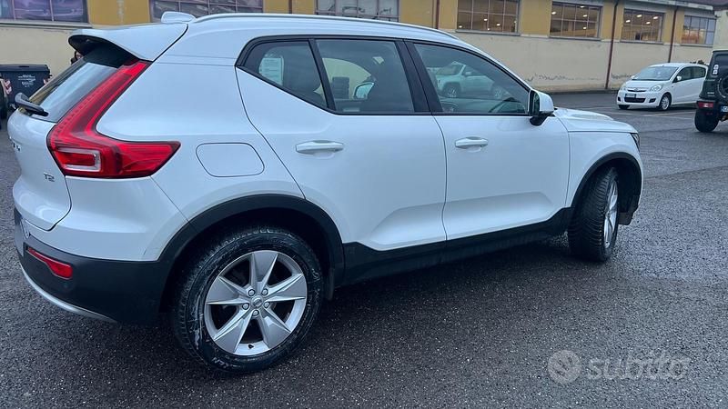 Usata Volvo XC40 Core 129 CV (94 kW) 2023 Bianco SUV