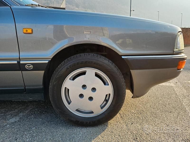 Usata Audi 90 113 CV (83 kW) 1988 Grigio Berlina
