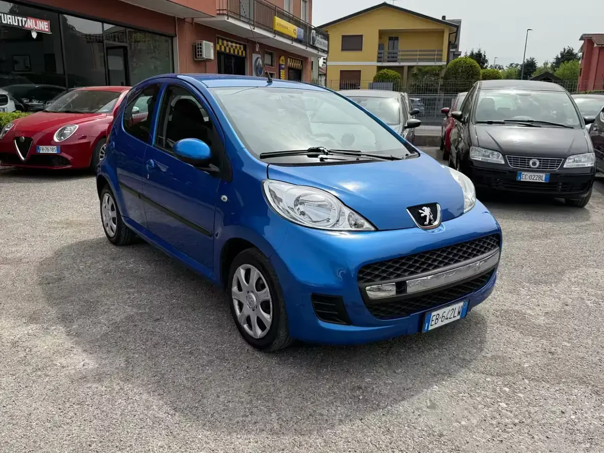 Usata Peugeot 107 Active 68 CV (50 kW) 2010 Blu Utilitaria