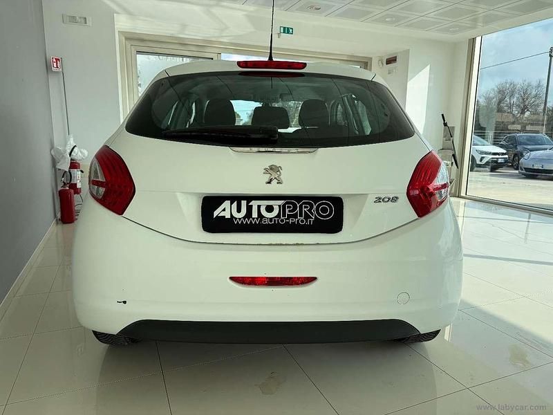 Usata Peugeot 208 Allure 68 CV (50 kW) 2014 Bianco Utilitaria