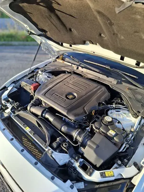 Usata Jaguar XE Prestige 179 CV (131 kW) 2016 Berlina
