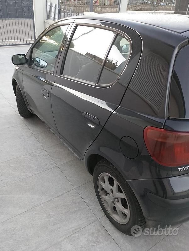 Usata Toyota Yaris 2004 Nero Utilitaria