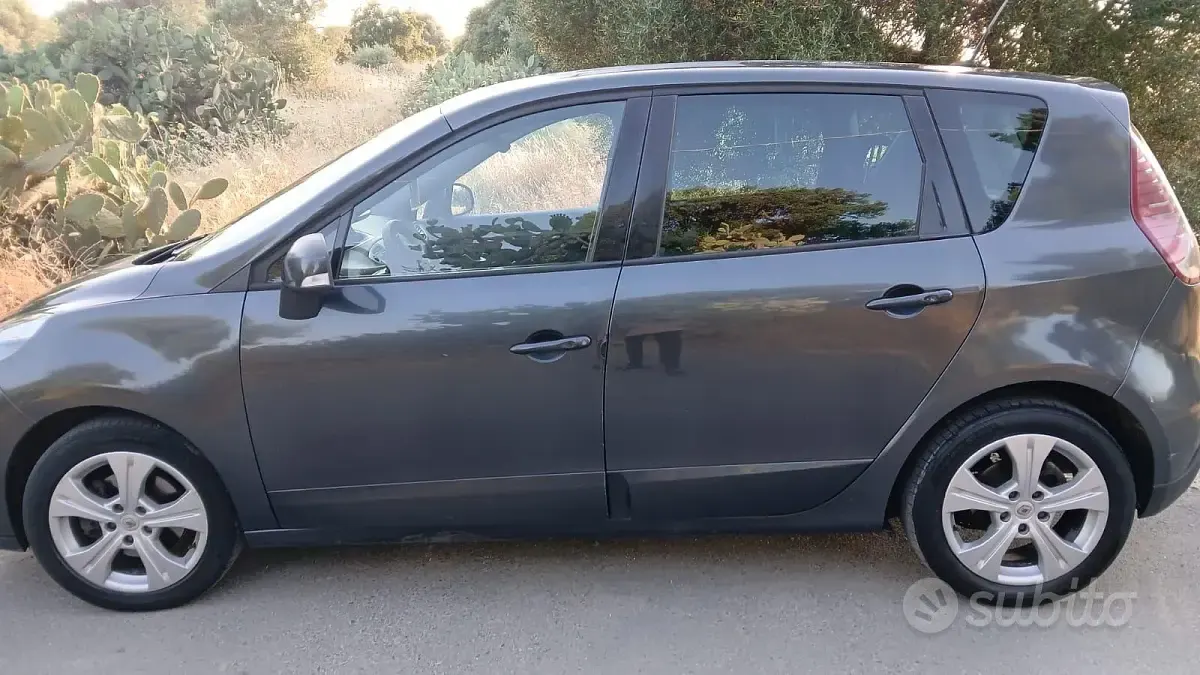 Usata Renault Scenic E-Tech 130 CV (95 kW) 2010 Grigio Monovolume