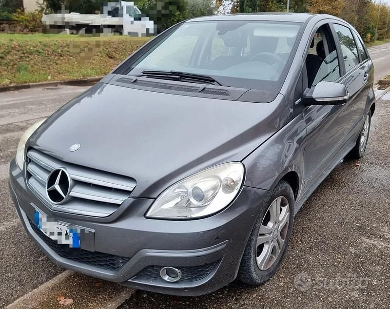 Grigio Usata 2010 Mercedes B180 Monovolume | 3500 € - Immagine 1/4