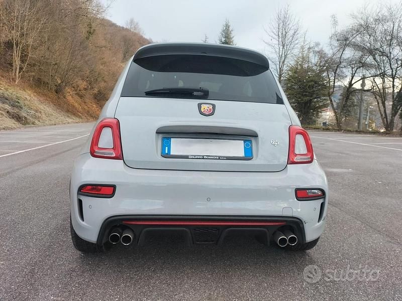 Usata Abarth 695 180 CV (132 kW) 2023 Grigio Utilitaria