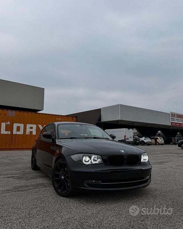 Nero Usata 2011 BMW 120 Comfort Edition Due volumi | 5400 € (Ottimo prezzo) - Immagine 1/4