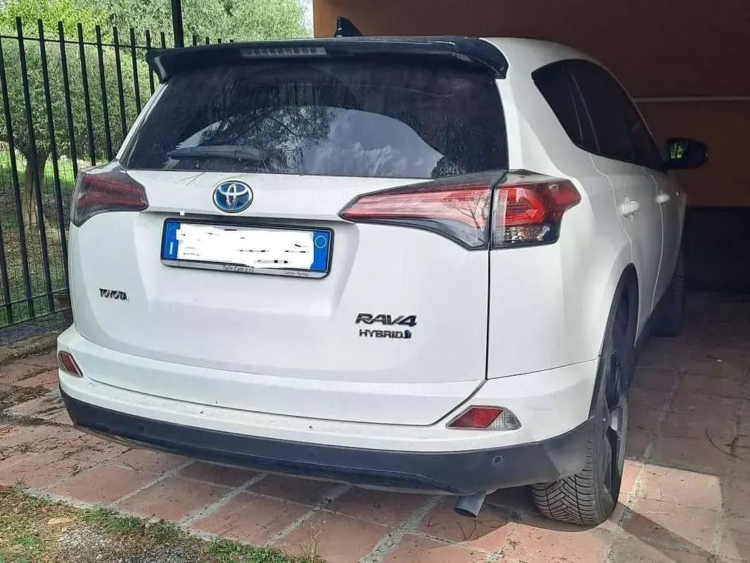 Usata Toyota RAV4 Hybrid Style 155 CV (114 kW) 2018 Bianco SUV