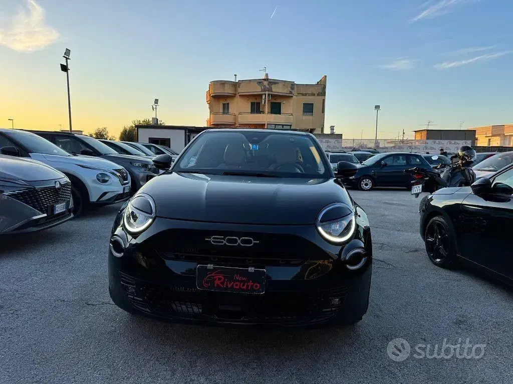 Usata Fiat 600 La Prima 110 CV (80 kW) 2025 Nero SUV
