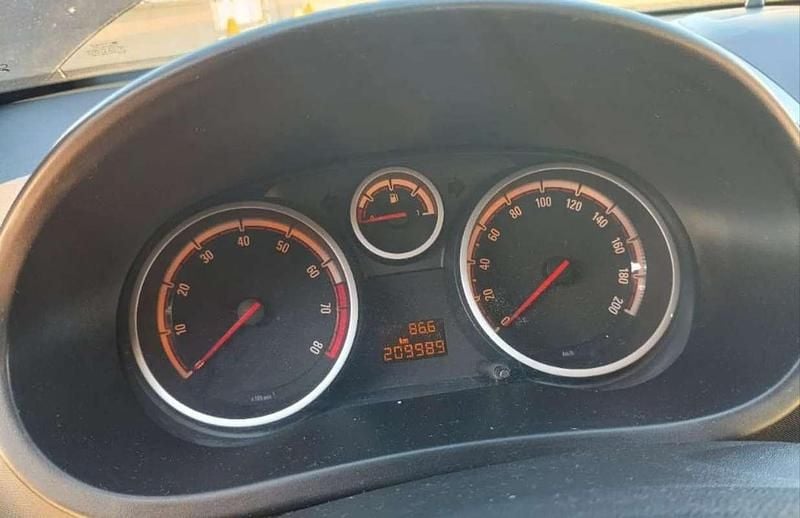 Usata Opel Corsa Club 80 CV (58 kW) 2009 Utilitaria