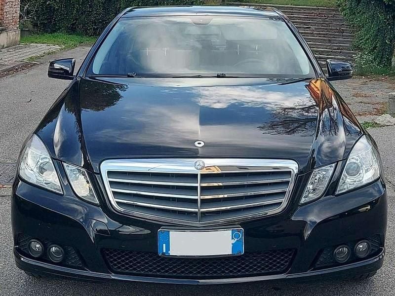 Usata Mercedes E200 136 CV (100 kW) 2010 Nero Berlina