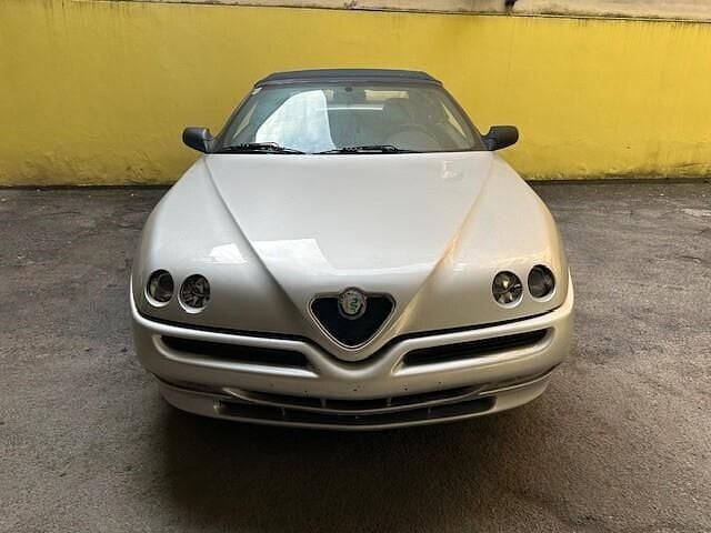 Begagnad Alfa Romeo Spider 155 HK (114 kW) 1999 Silver Cab