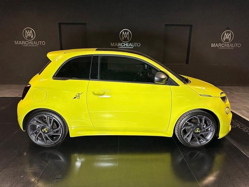Usata Abarth 500e Turismo 114 kW (155 CV) 2024 Verde pastello Utilitaria