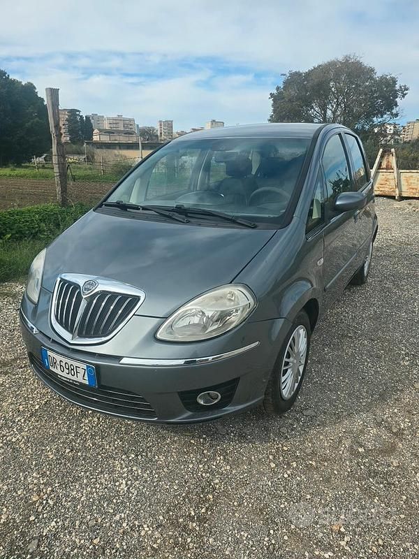 Usata Lancia Musa 2006 Grigio Monovolume
